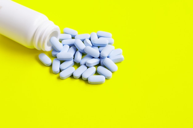 Medicina em branco pode com pílulas azuis fora