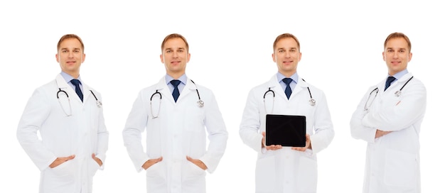 medicina, profissão, tecnologia e conceito de saúde - médicos felizes com computador tablet pc e estetoscópio