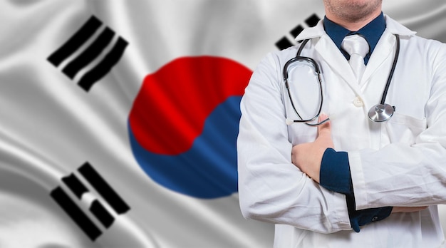 Médico com braços cruzados na bandeira sul-coreana Saúde e cuidados médicos na bandeira sul-coreana Médico com estetoscópio na bandeira sul-coreana