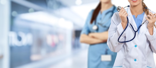 Médico da clínica ver histórico de assistente de assistência a adultos