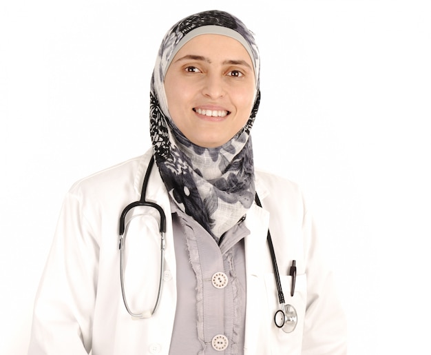 Médico feminino muçulmano no hospital