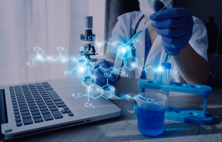 Foto médico ou farmacêutico usa tablet ou celularcuidados de saúde e conceito médico ou de seguro de saúde
