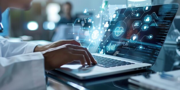 Médico que utiliza una computadora portátil para acceder a una interfaz de red de atención médica virtual con iconos médicos y conectividad de datos de pacientes