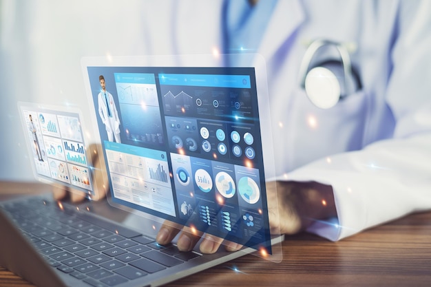 Médico que utiliza la tecnología de gestión de documentos en la gestión del sistema informático para el cardiólogo Especialista en el tratamiento de enfermedades del corazón para el tratamiento en el hospital Concepto de administración de documentos DMS