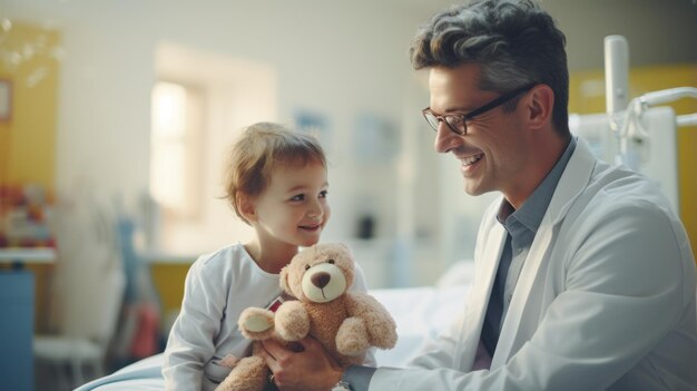 Foto un médico regalando un osito de peluche a un niño