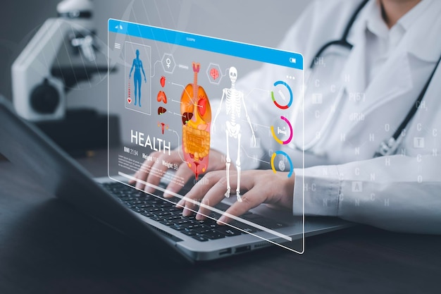 Médico y tecnología médica y concepto futurista Médico usando portátil y icono de conexión de red médica de salud en la interfaz de pantalla virtual Tecnología médica moderna e innovación