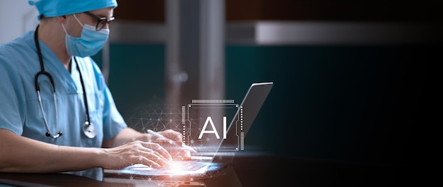 El médico utiliza la IA en la computadora portátil para analizar datos médicos en una oficina moderna