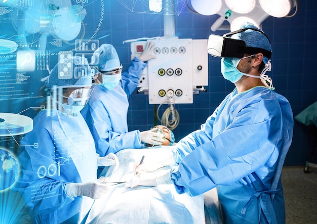 Médicos operando usando fone de ouvido de realidade virtual vr com interface