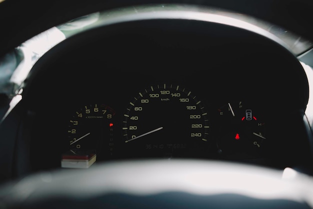 Foto medidor de velocidade no automóvel