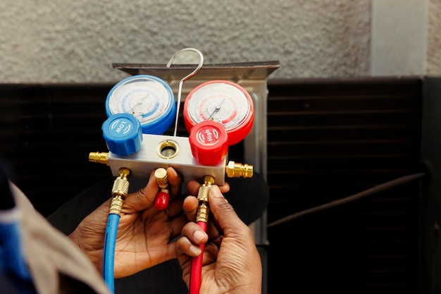 Medidores de colector capaces de detectar el exceso de refrigerante en el sistema HVAC y la intrusión de humedad.