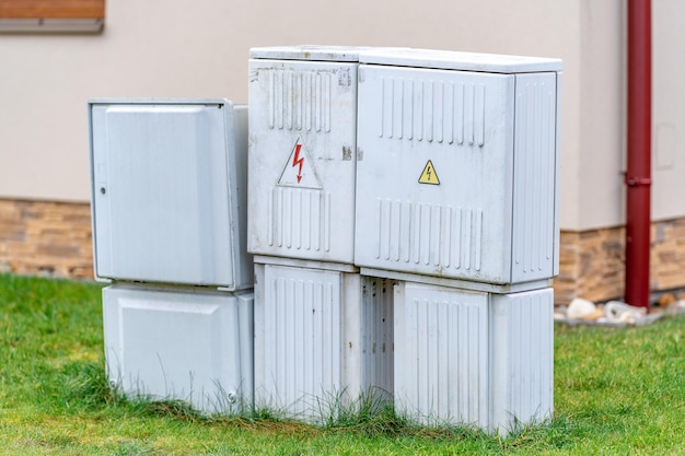 Medidores de gás e eletricidade na casa da família