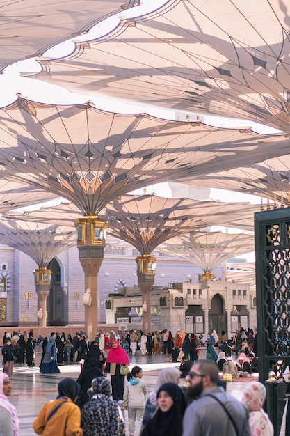 Medina Haram Piazza Shading Umbrellas o AlMasjid AnNabawi Umbrellas están abiertas para proteger a los fieles