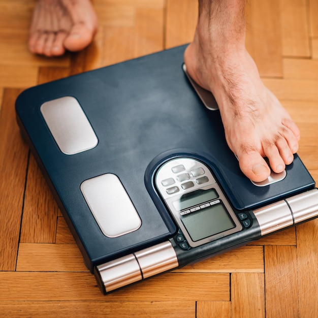 Medindo o peso usando a balança corporal