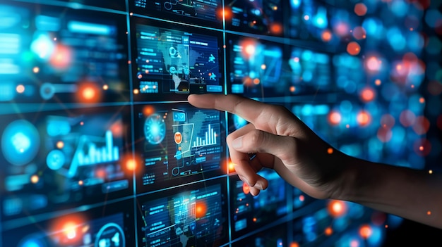 Un medio social utiliza la interfaz tecnológica del futuro con pantallas y realidad adicional