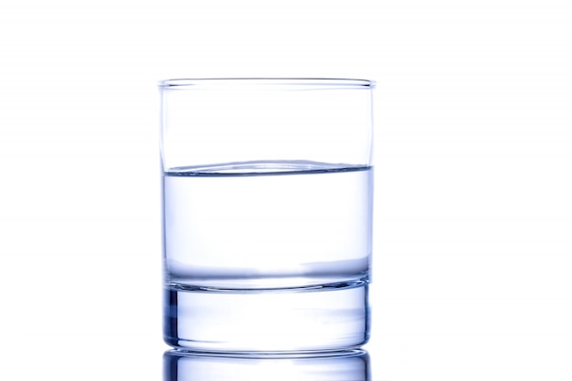 Medio vaso de agua