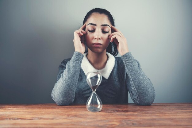 Meditación de mujer en la cabeza