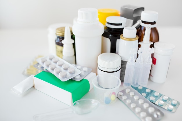 Medizin, Gesundheitswesen und Apotheke Konzeptverpackungen verschiedener Pillen und Arzneimittel