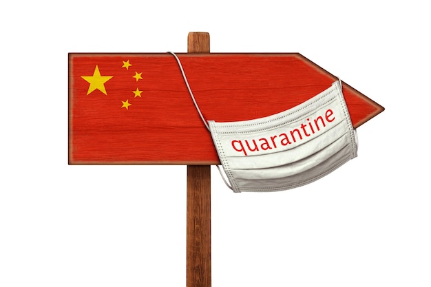 Medizinische Maske mit QUARANTÄNE hängt an einem Schild mit dem Bild der Flagge Chinas