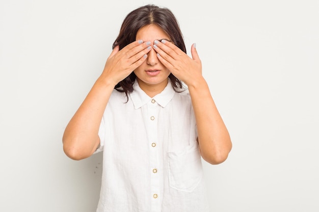 Medo de cobrir os olhos com as mãos