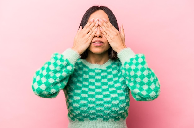 Medo de cobrir os olhos com as mãos