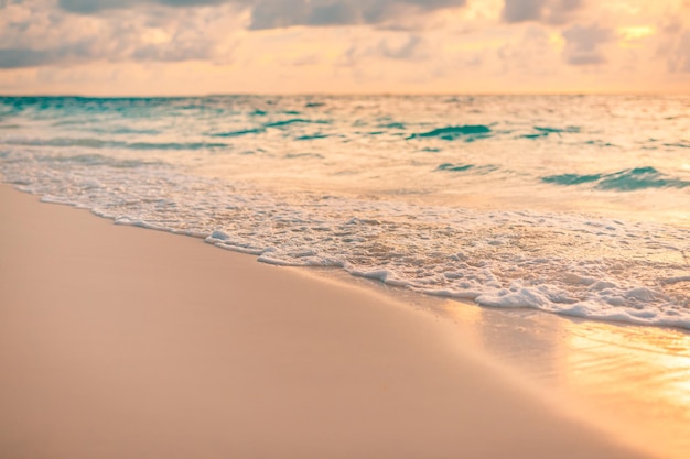 Meer Sand Himmel Strand Nahaufnahme. Panoramalandschaft. Inspirieren Sie den Horizont der tropischen Strandküste