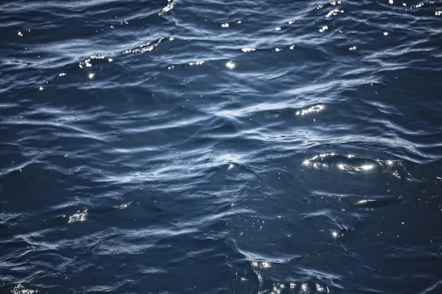 Meerwasser abstrakte Hintergrundwellen / blauer Hintergrund, Natur nasses Meerwasser mit Wellen