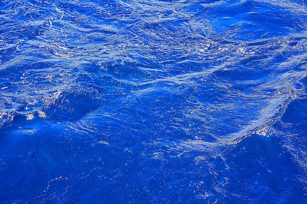 Meerwasser abstrakte Hintergrundwellen / blauer Hintergrund, Natur nasses Meerwasser mit Wellen