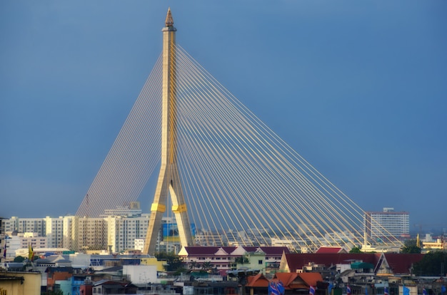 Mega ponte em Bangkok, Tailândia (Rama 8 Bridge)