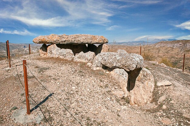Foto megalithpark gorafe. granada - andalusien, spanien.