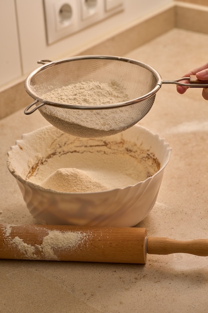 Mehlsieb zur Zubereitung von Lebkuchenteig