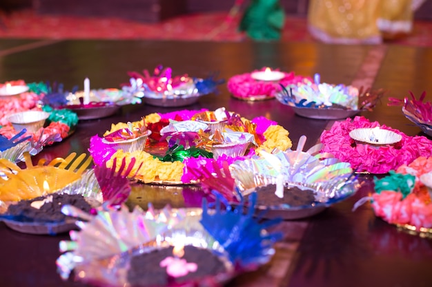 mehndi bandeja de alheña con velas