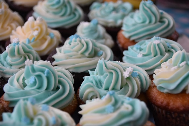 Mehrere blaue Cupcakes