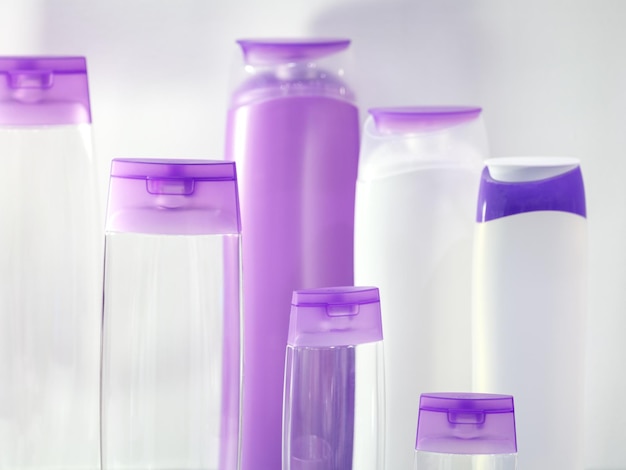 Mehrere verschiedene Nahaufnahmen einer weißen und violetten magentablauen Designer-Plastikflasche für Kosmetika und Parfümerie oder für andere Flüssigkeiten