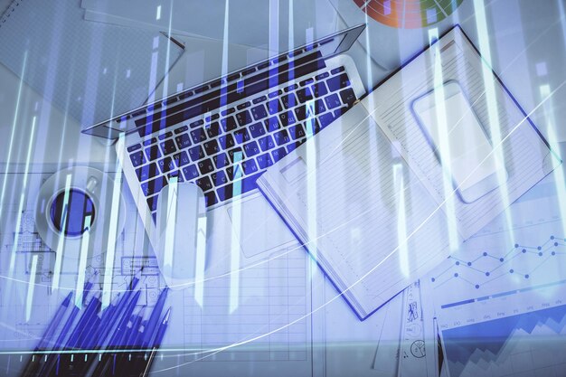 Mehrfachbelichtung der Forex-Diagrammzeichnung über Tabellenhintergrund mit Computerkonzept der Finanzforschung und -analyse Draufsicht