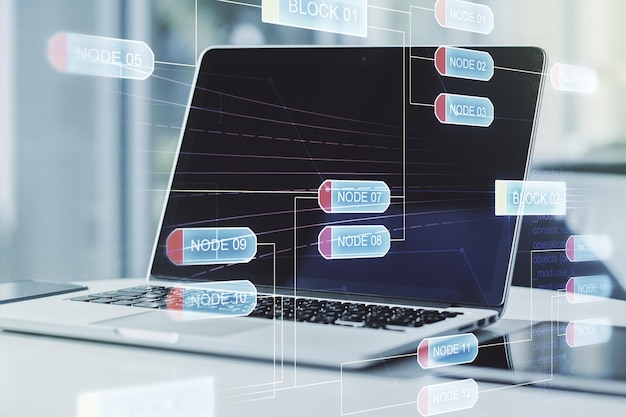 Mehrfachbelichtung des Hologramms der abstrakten Programmiersprache auf Computerhintergrund, Konzept der künstlichen Intelligenz und des maschinellen Lernens