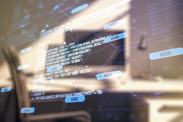 Mehrfachbelichtung des Hologramms der abstrakten Programmiersprache und moderner Schreibtisch mit Computer im Hintergrund künstliche Intelligenz und Konzept des maschinellen Lernens
