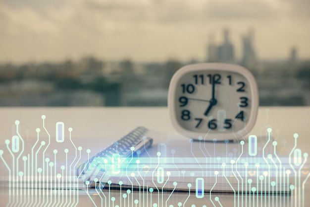 Mehrfachbelichtung von Datenthemenzeichnungen und Schreibtisch mit offenem Notizbuchhintergrund. Konzept der Bildung