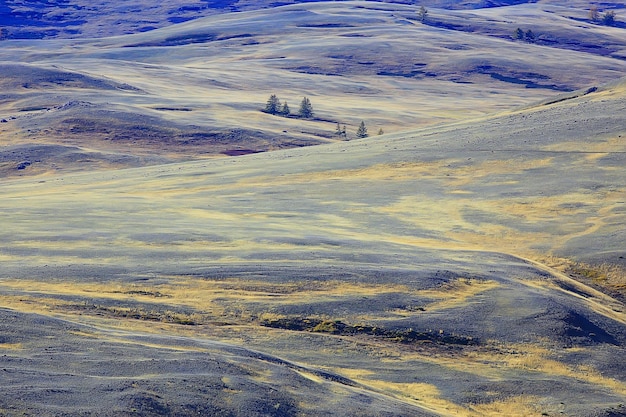 mehrfarbige Berge, geologischer Texturhintergrund, mehrfarbige Ablagerungen von Mineralien, Landschaft