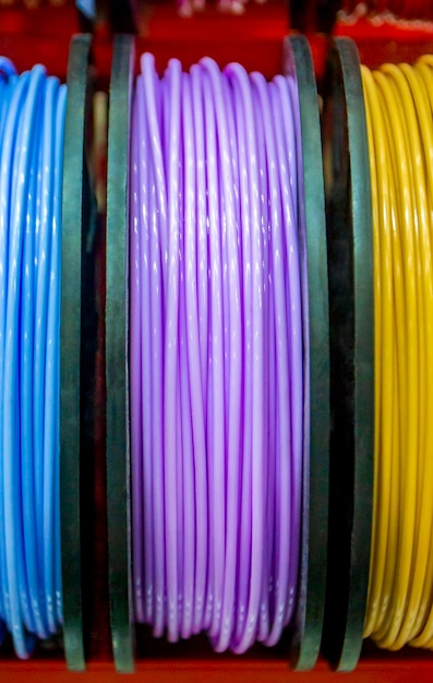 Mehrfarbige Filamente aus Kunststoff zum Drucken auf D-Drucker-Nahaufnahme