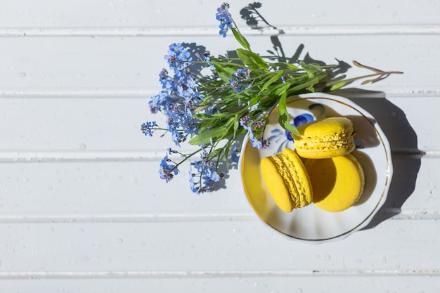 Mehrfarbige Mandel macarons Keksenahaufnahme auf Platte