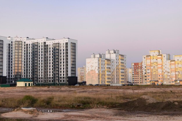 Mehrstöckiges modernes Wohnhaus Wohnungsbau Wohnfonds Schlafendes Wohngebiet Hypothekendarlehen für junge Familien