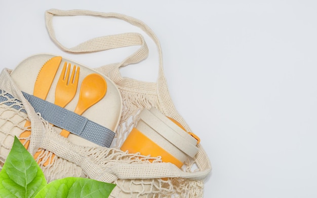 Mehrweg Lunchpaket im Baumwollbeutel Bambusbesteck Mehrwegbecher Nachhaltiger Lebensstil