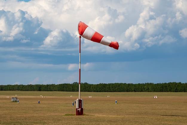 Meia de vento do aeroporto Vento forte e mau tempo Alterações climáticas Previsão meteorológica