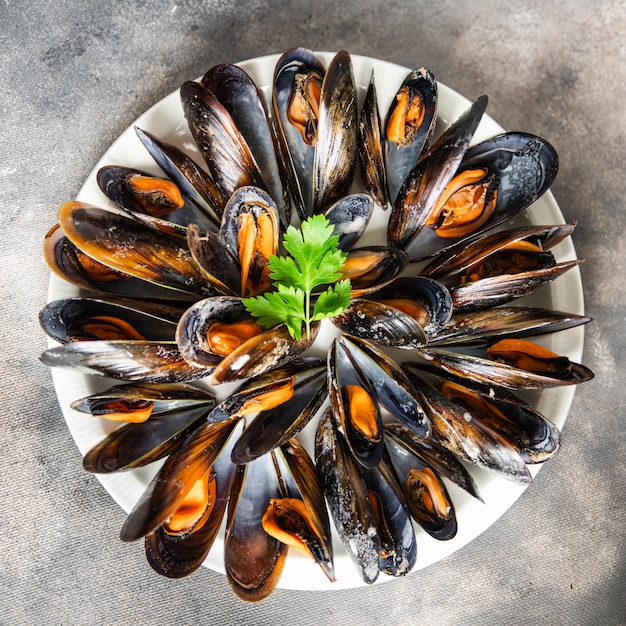 mejillones frescos en conchas comida de mariscos en la mesa espacio de copia comida fondo rústico