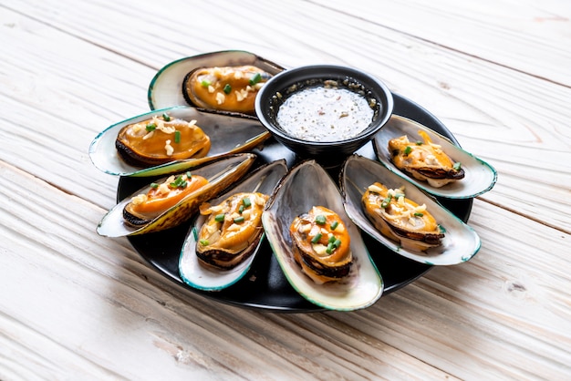 mejillones con limón y ajo