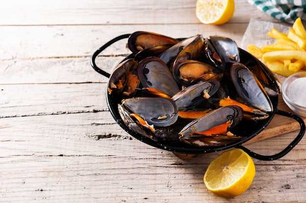 Mejillones y patatas fritas o molues-frites