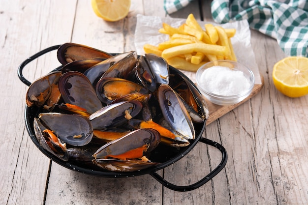 Mejillones y patatas fritas