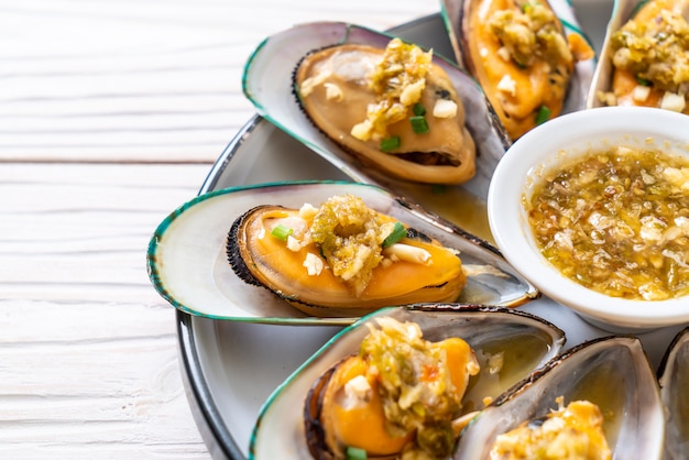 mejillones con salsa picante de mariscos