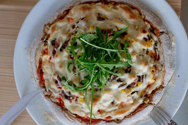 La mejor pizza vegana casera con queso casero y rúcula