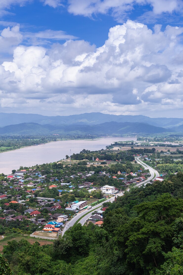 Mekong River no distrito de Chiang Saen, província de Chiang Rai em Tailândia.